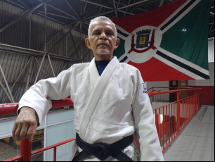 Notícia - Aposentado de 67 anos virou estagiário na Fundação Municipal de Esportes